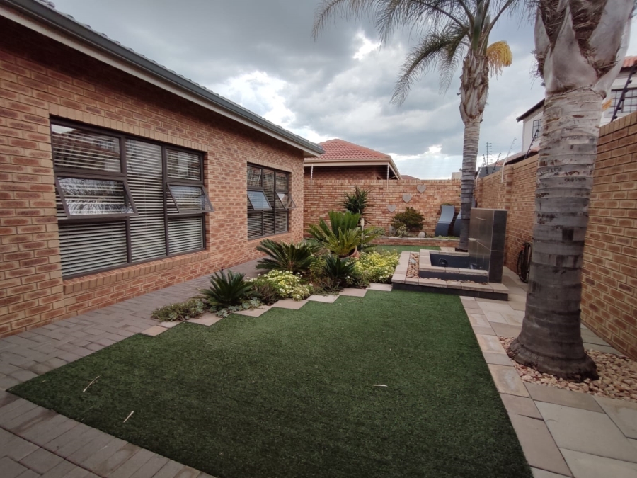 2 Bedroom Property for Sale in Flamwood North West